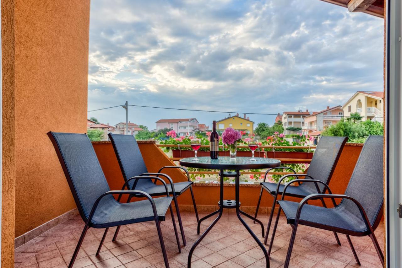 Apartments Contessa Novigrad Istria Eksteriør billede